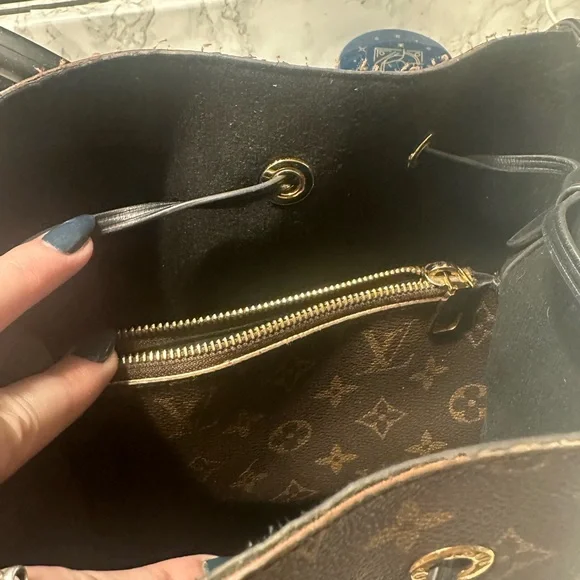 Monogram Fashion leather Bucket Bag - Picture 2 of 4